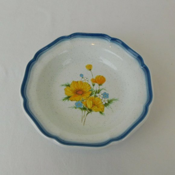 Set of 2 Mikasa China Amy Country Club Rim Soup Cereal Bowl 8.5" Yellow Flower - Picture 5 of 12